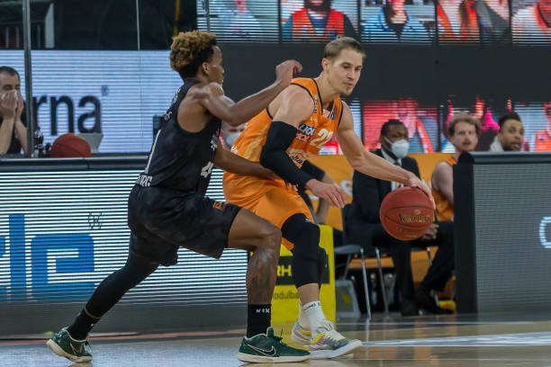 突破至禁区 突破至禁区